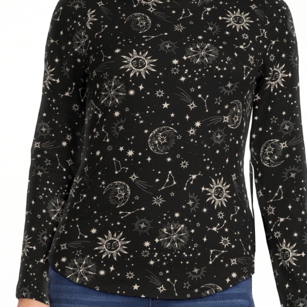 Juniors No Boundaries ribbed tee crew neck celestial tee.